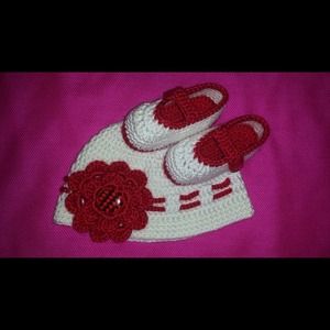 set of crochet hat n shoe for baby girl (NEW)