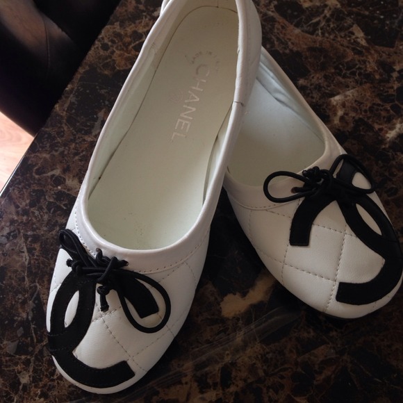 Chanel look a like ballet flats !