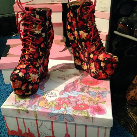 Jeffery Campbell Damsels size 7 with box