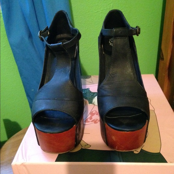 ON HOLD FOR @anamarie1.  NOT FOR SALE