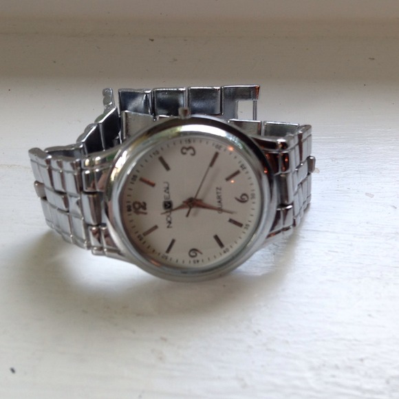$10 Bundle Add OnπSilver Tone Fashion Watch - Picture 2 of 2