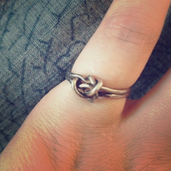 Knot ring