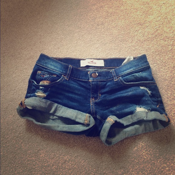 🔹 HOLLISTER denim shorts