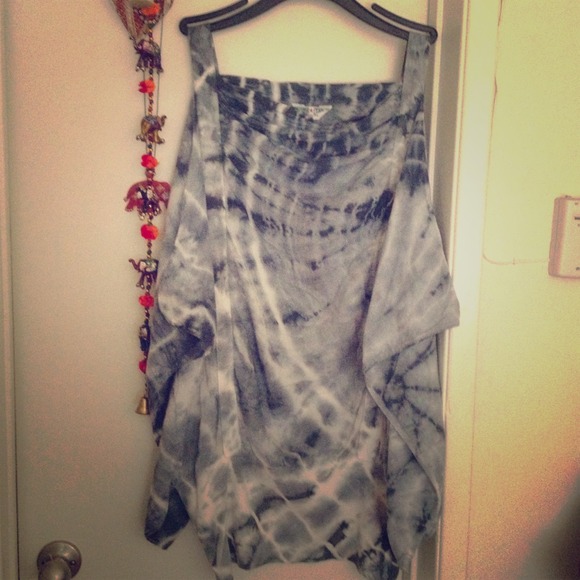 NEW!!! 🌹Yoga/soCal living tie dye butterfly top.