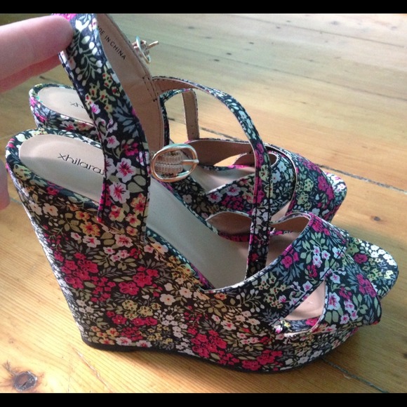 WORN ONCE Xhilaration super cute floral wedges