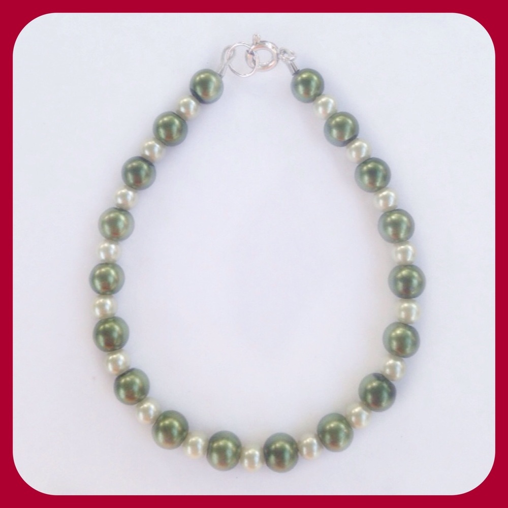 Green & White Pearls Bracelet