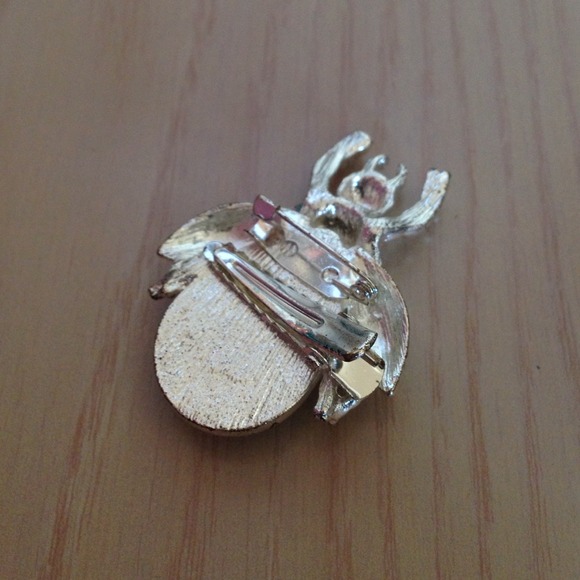 ❌SOLD❌Crystallized Bug Brooch/Clip - Picture 2 of 2
