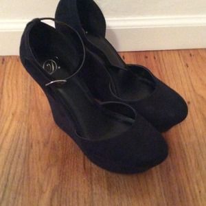 Black wedges◼️◾️▪️