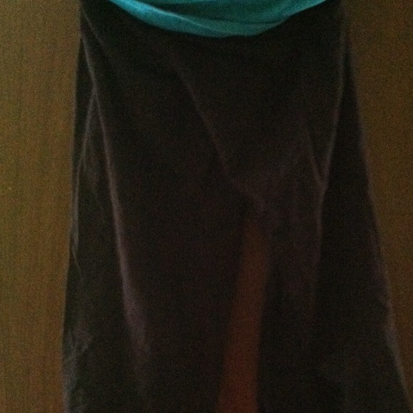 Yoga capris - Picture 3 of 3