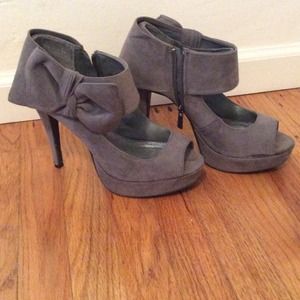 Gray high heels🎀