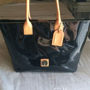 Black patent sleek Dooney & Bourke!