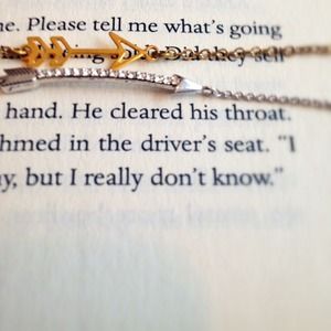 3⃣ Bundled Delicate Arrow Bracelets 👯💕♐️