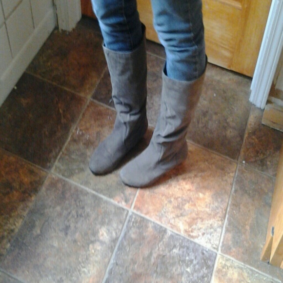 Dark gray winter boots