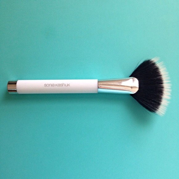Sonia Kashuk Fan Makeup Brush