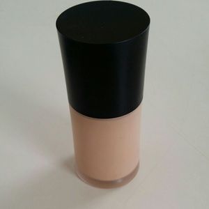 SOLD✔✔✔✔ armani illuminous silk liquid foundation