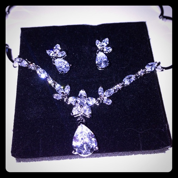 Elegant faux diamond & silver link evening jewels