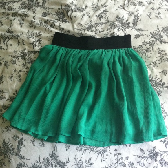 Flowy emerald skirt