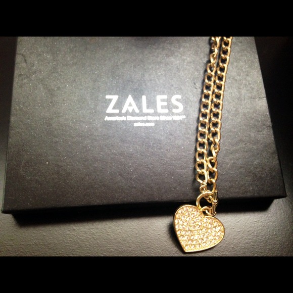 Gold link necklace with heart pendant. - Picture 2 of 4