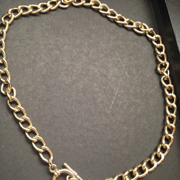 Gold link necklace with heart pendant. - Picture 4 of 4