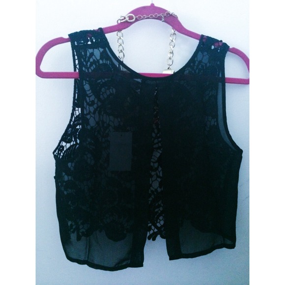 🚫sold in bundle🚫Lace crop top🎀 - Picture 3 of 3