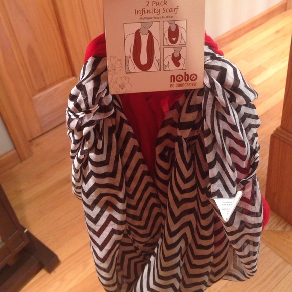 2 No boundaries infinity scarves NWT