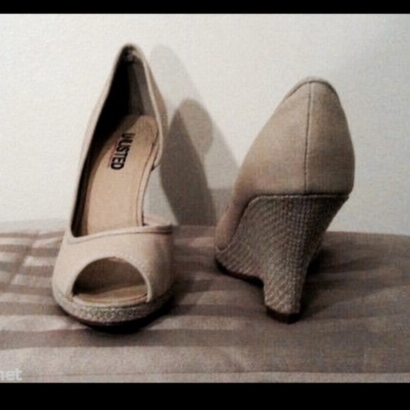 Kenneth Cole Beige Espadrille Wedge Peeps - Picture 3 of 4