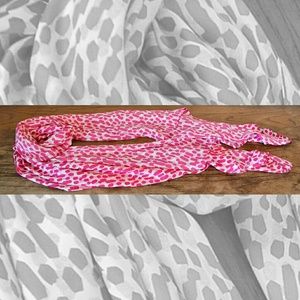 Scarf with pink and white spots silk blend