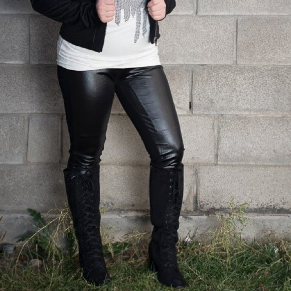 Faux leather leggings size L