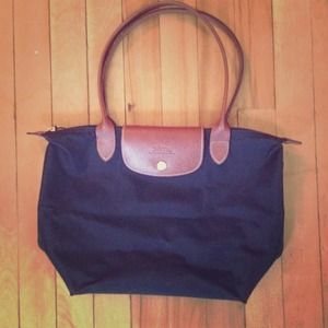 Small vinyl longchamp purse