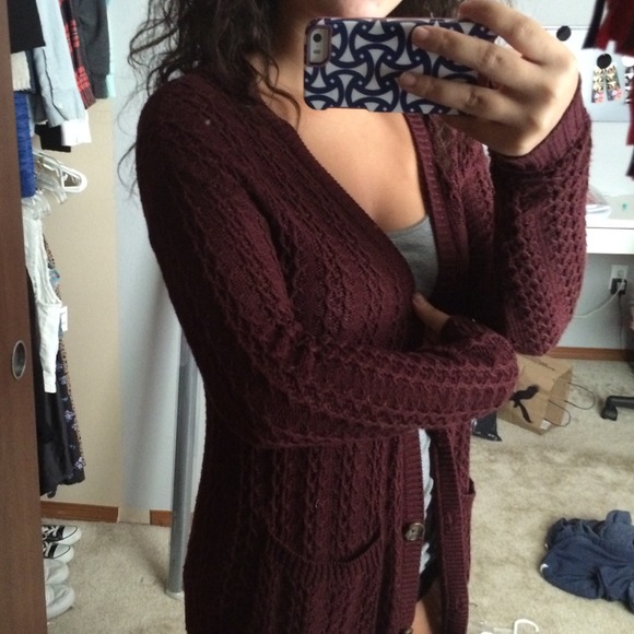 Maroon knitted cardigan