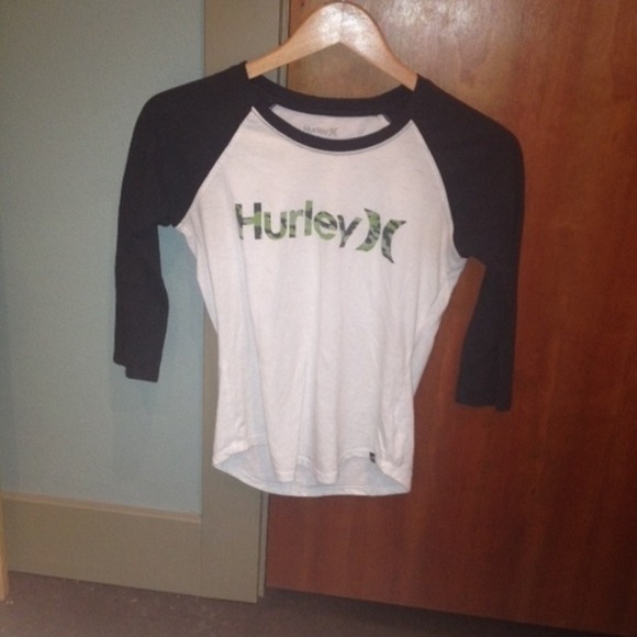 Hurley camo baseball t