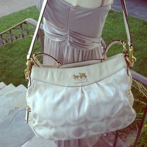 🚫🚫SOLD TO @Just4fun2🚫🚫Coach Gold Cream Handbag