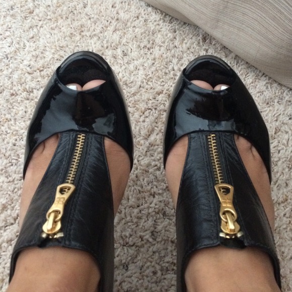 BCBG MAXAZRIA black platform heel new condition - Picture 2 of 4