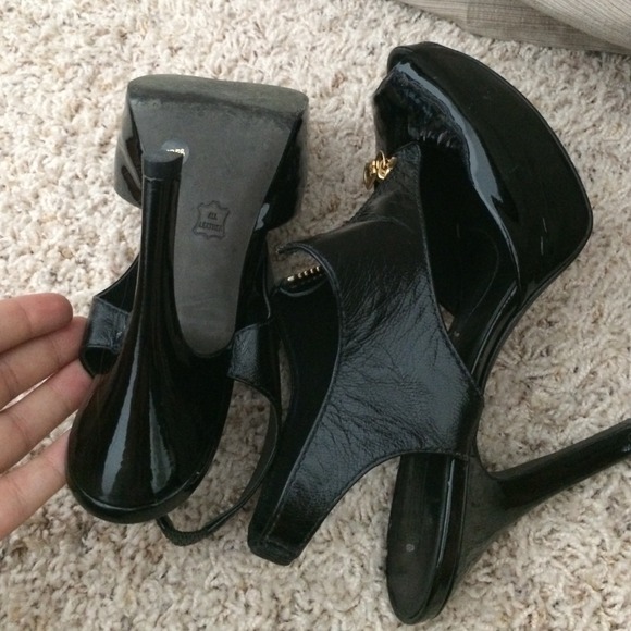 BCBG MAXAZRIA black platform heel new condition - Picture 3 of 4