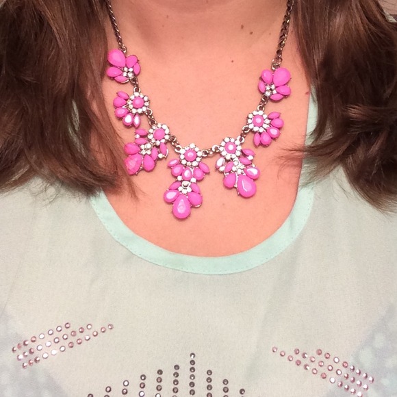 🚫BUNDLED🚫Fabulous pink statement necklace - Picture 3 of 3