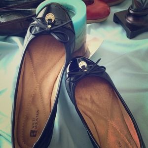 WHITE MOUNTAIN BLACK AND GOLD MOONDANCE FLATS