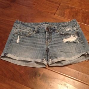 Cute distressed American eagle shorts!