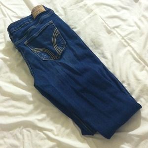 Dark wash hollister jeans! 👖