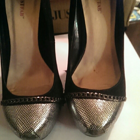 just fab Shoes - Black heels with silver detail and chain. just fab Shoes - Black heels with silver detail and chain.