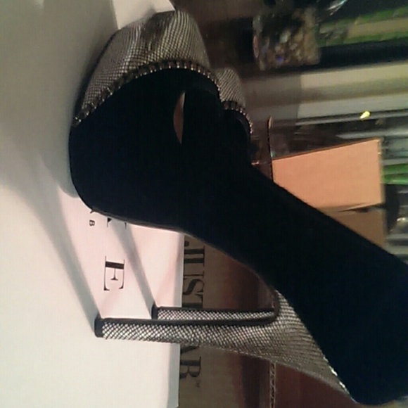 just fab Shoes - Black heels with silver detail and chain. just fab Shoes - Black heels with silver detail and chain.