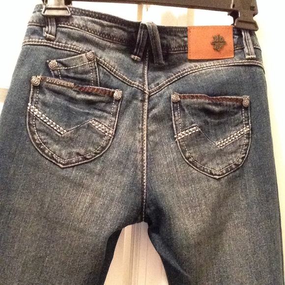 Skinny jeans with a slit at the tip - Picture 3 of 4