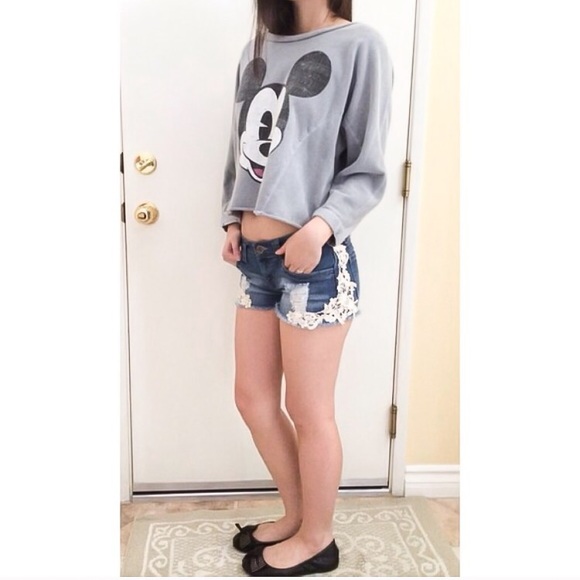 🙋 🎉HP9/21🎉Crochet Accent Denim Shorts