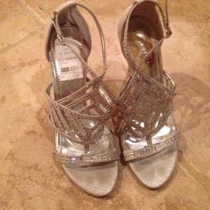 🔷REDUCED🔷 Guess Heels