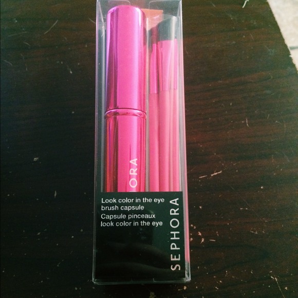 Look color in the eye brush capsule and Smashbox