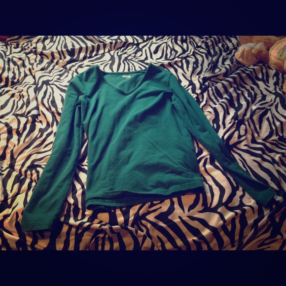Nice sleek green long sleeve shirt!