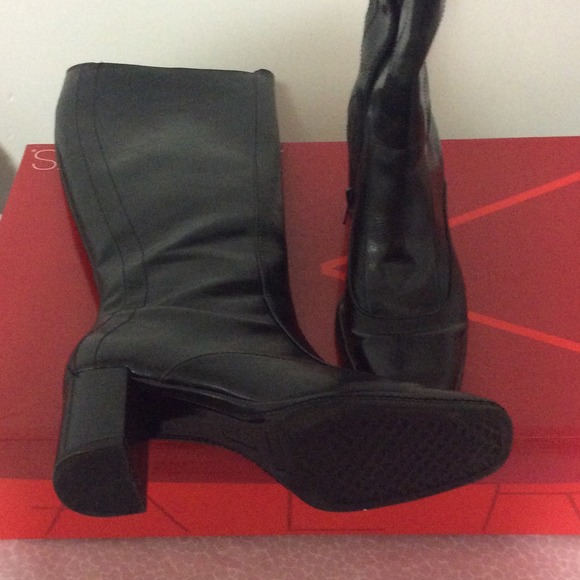 Boots - Picture 3 of 3