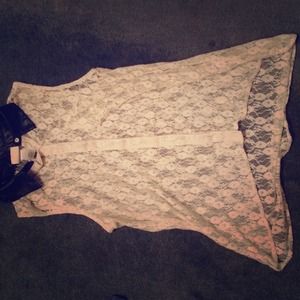 Sleeveless lace cream color top