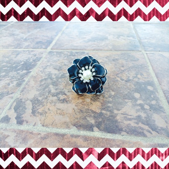 Black Flower Ring