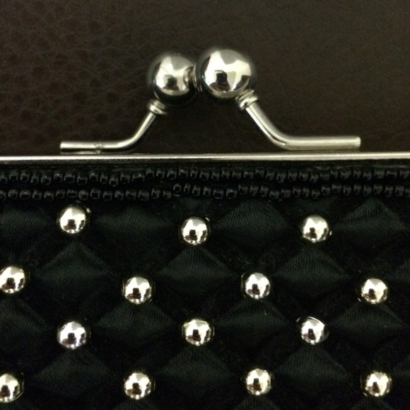 Black beaded clutch - Picture 2 of 4