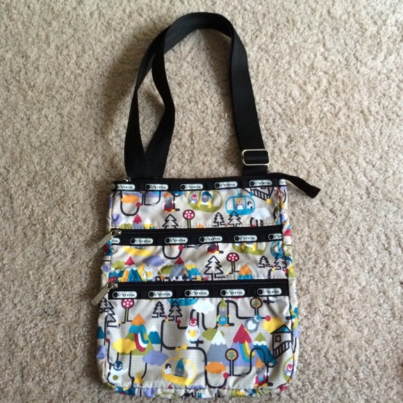 **SOLD** EUC LeSportsac cross body purse - Picture 1 of 4